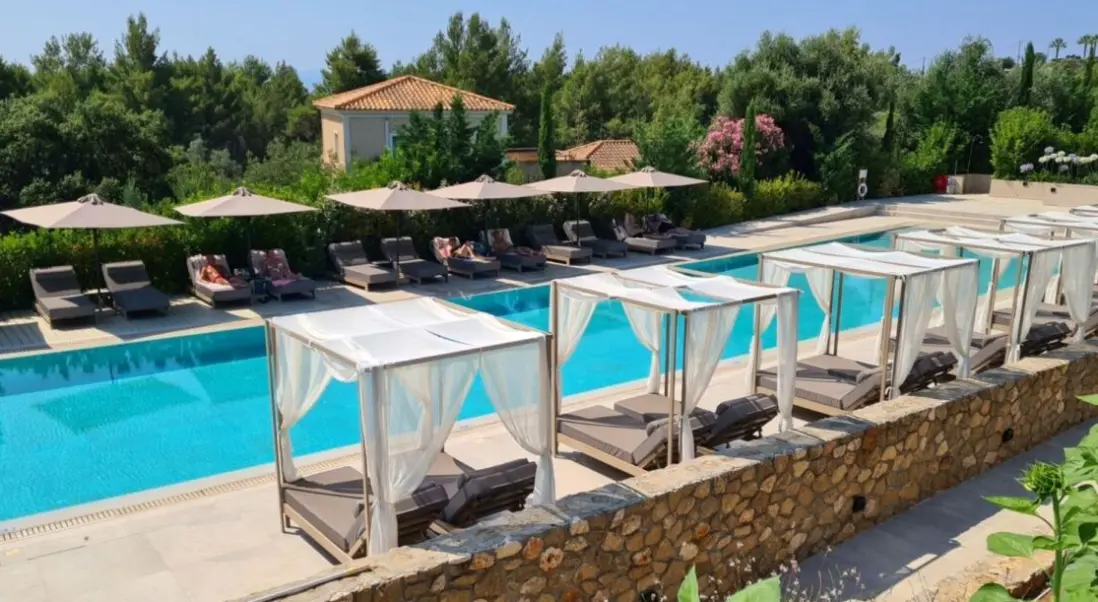 Basen w hotelu Celestial Hotel Luxury Suites and Spa