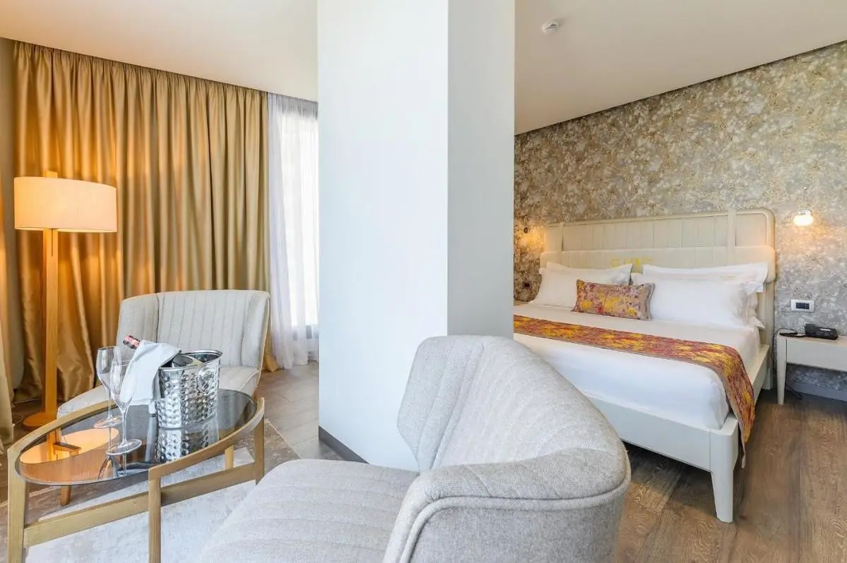 Chic Boutique Hotel & Spa — CHIC BOUTIQUE HOTEL & SPA