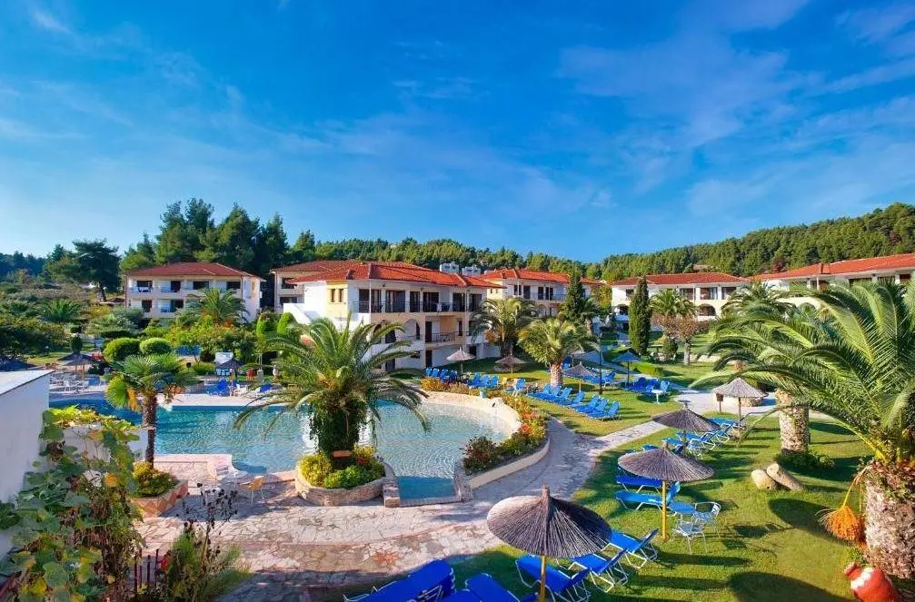 Basen w hotelu Chrousso Village