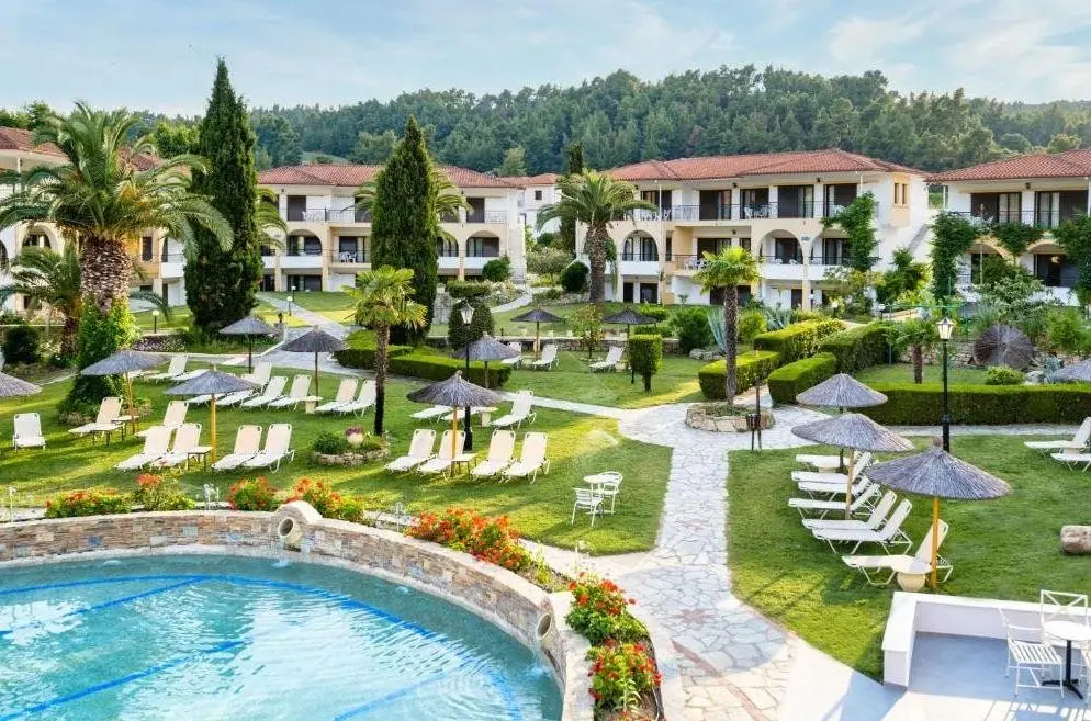 Basen w hotelu Chrousso Village