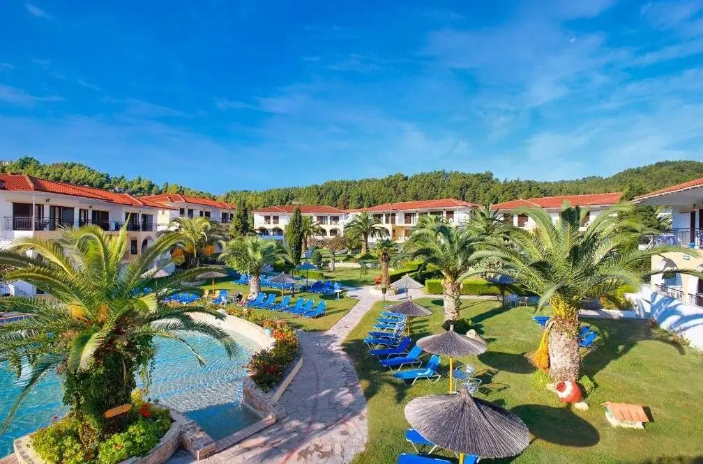 Basen w hotelu Chrousso Village