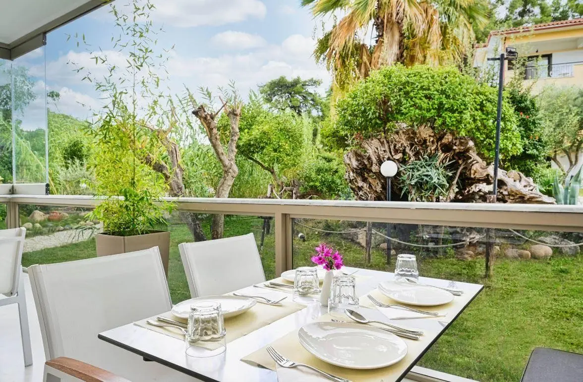 Restauracja i jedzenie w hotelu Chrousso Village