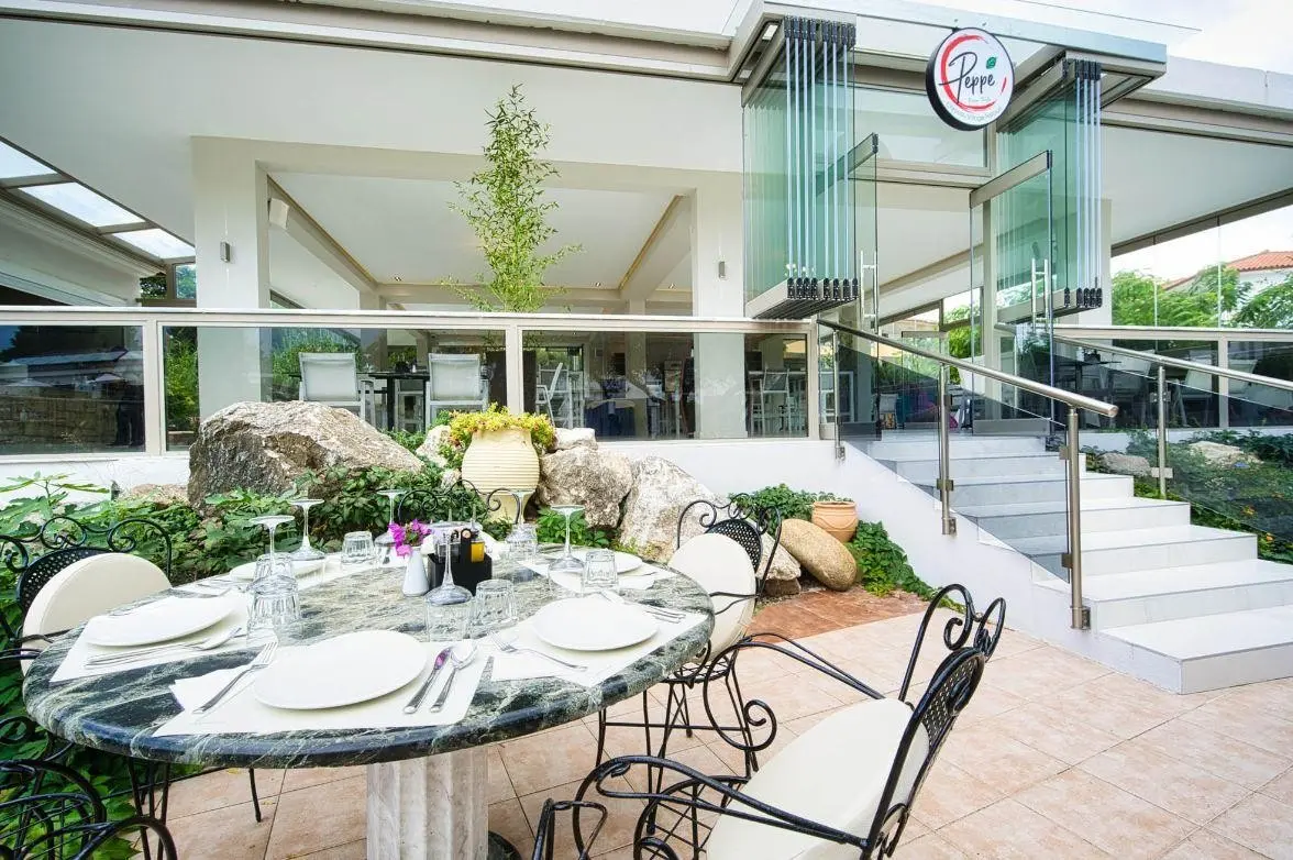 Restauracja i jedzenie w hotelu Chrousso Village