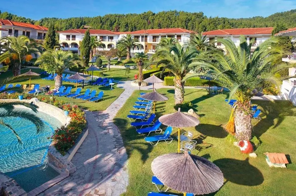 Basen w hotelu Chrousso Village