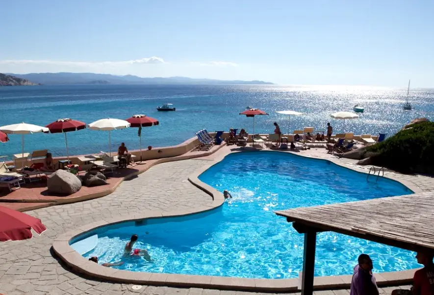 Basen w hotelu Club Esse Shardana