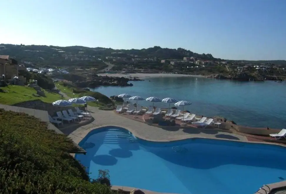 Basen w hotelu Club Esse Shardana