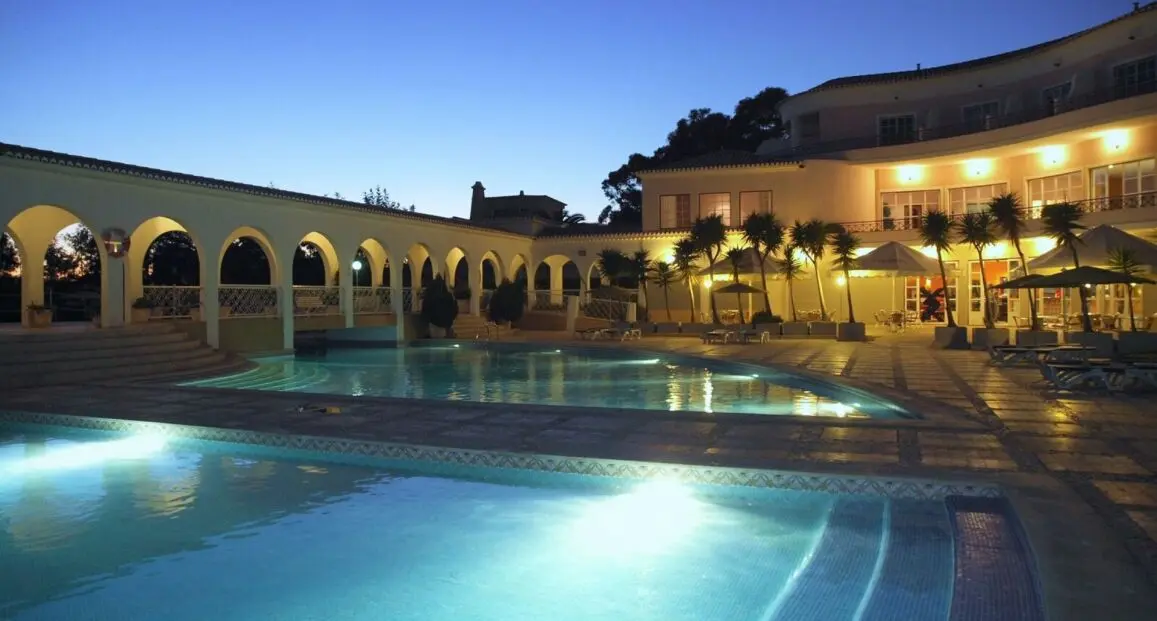 Basen w hotelu Clube Vila Rosa