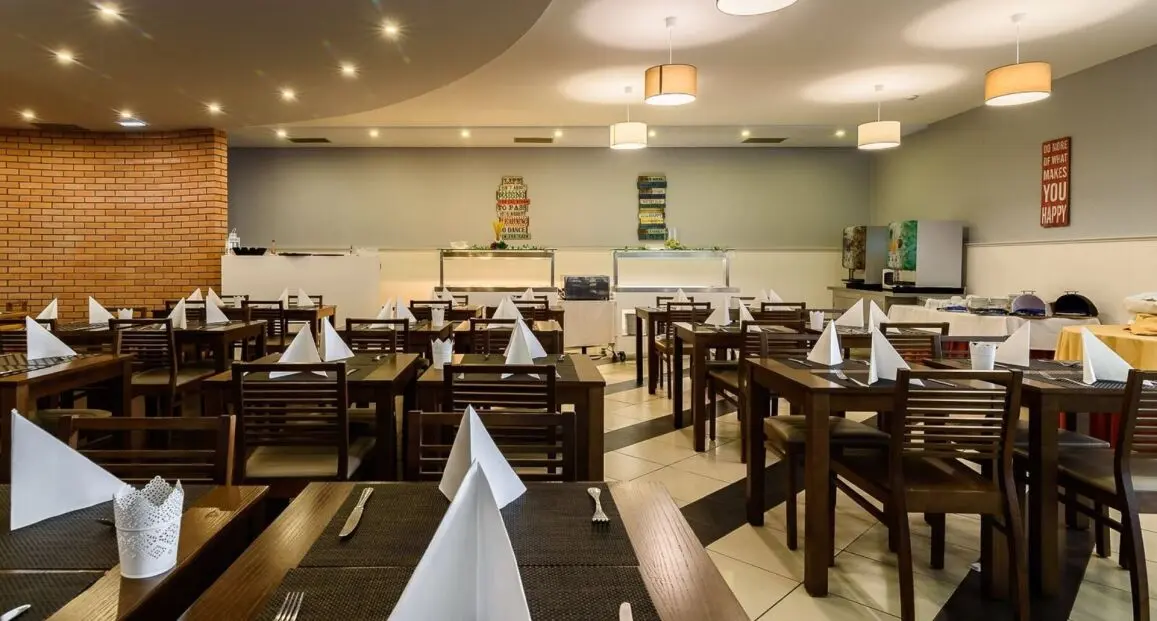 Restauracja i jedzenie w hotelu Clube Vila Rosa