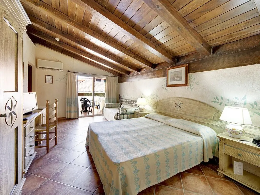 Colonna Beach Marinella — COLONNA BEACH MARINELLA