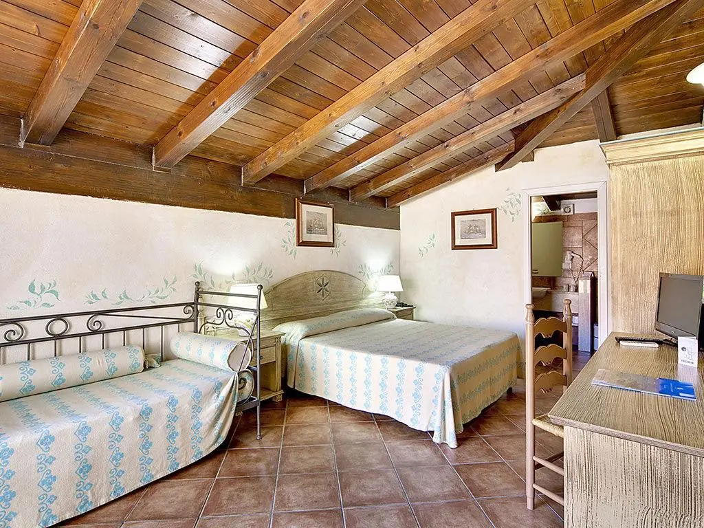 Colonna Beach Marinella — COLONNA BEACH MARINELLA