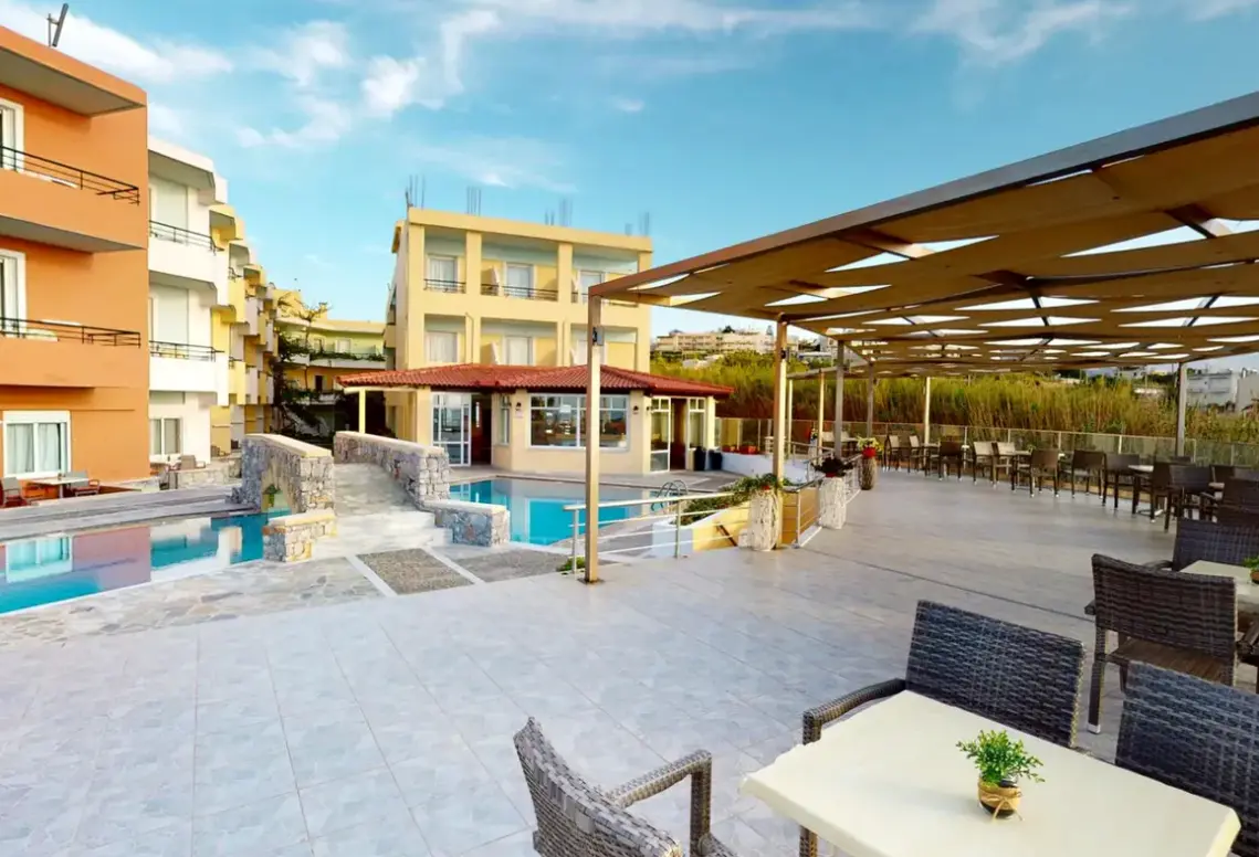 Basen w hotelu Dedalos Beach
