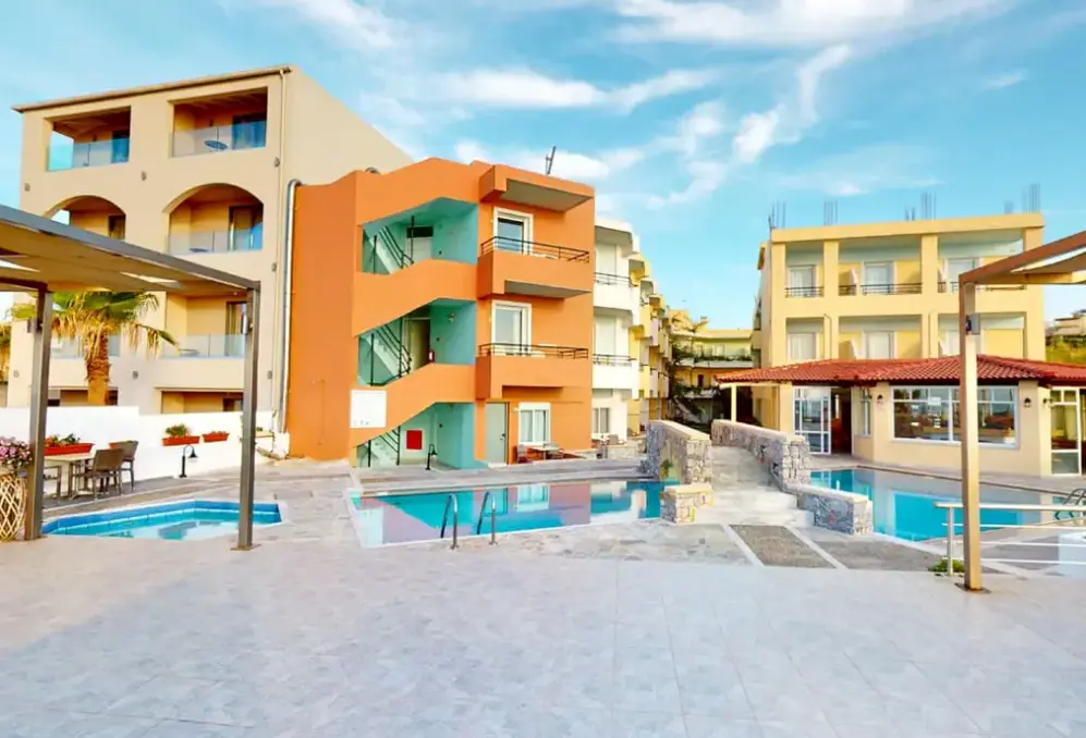 Basen w hotelu Dedalos Beach