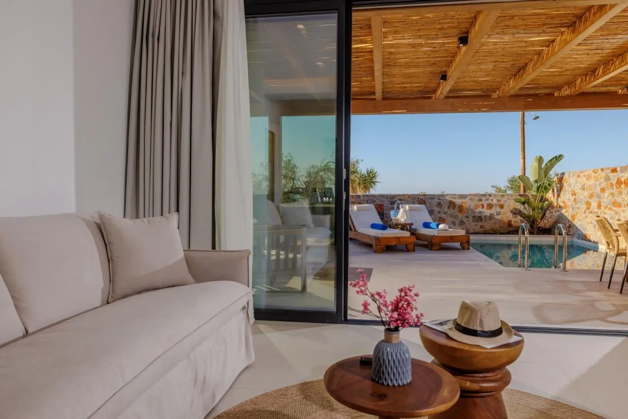 Deos Luxury Suites — DEOS LUXURY SUITES