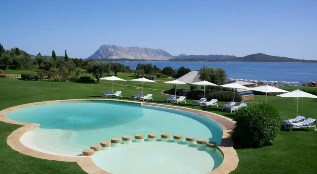 Basen w hotelu Due Lune Golf & Spa Resort