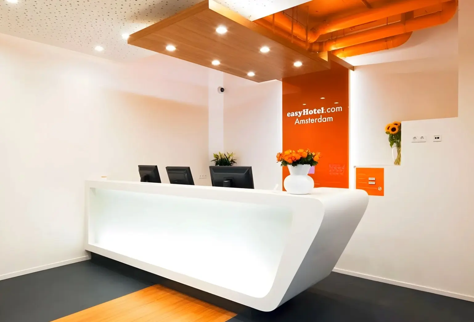 Lobby hotelu easyHotel Amsterdam City Centre