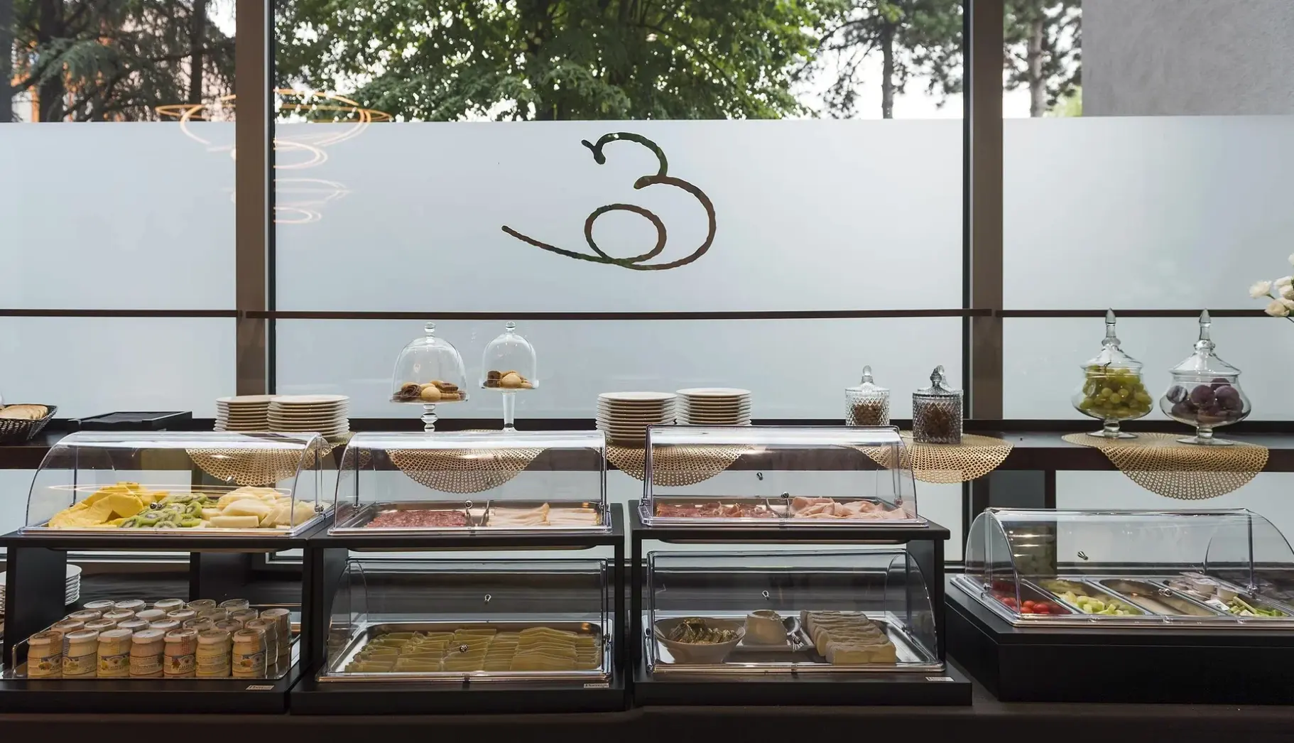 Restauracja i jedzenie w hotelu Elizabeth Lifestyle Hotel Bologna