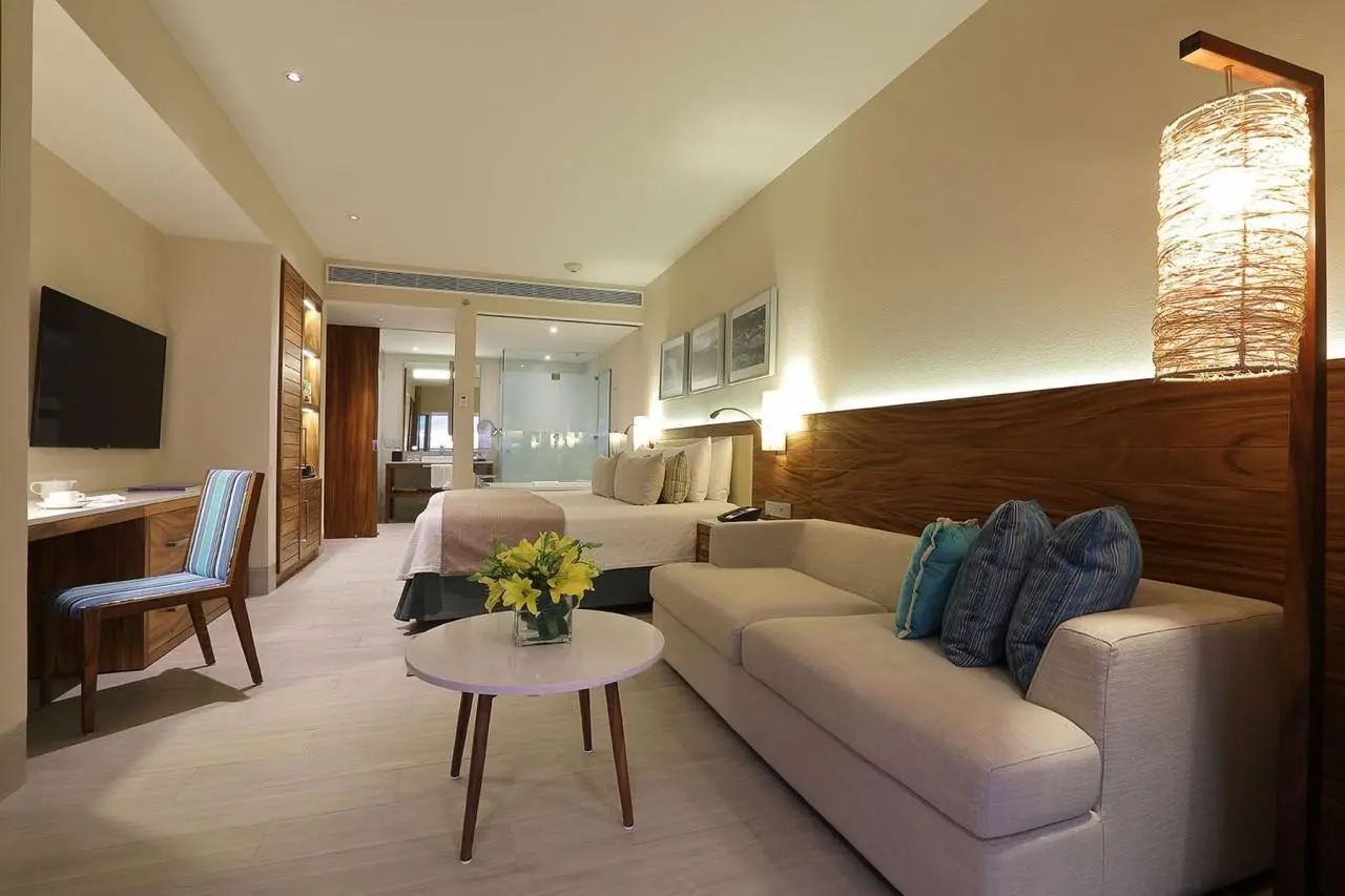 Emporio Cancun — EMPORIO CANCUN