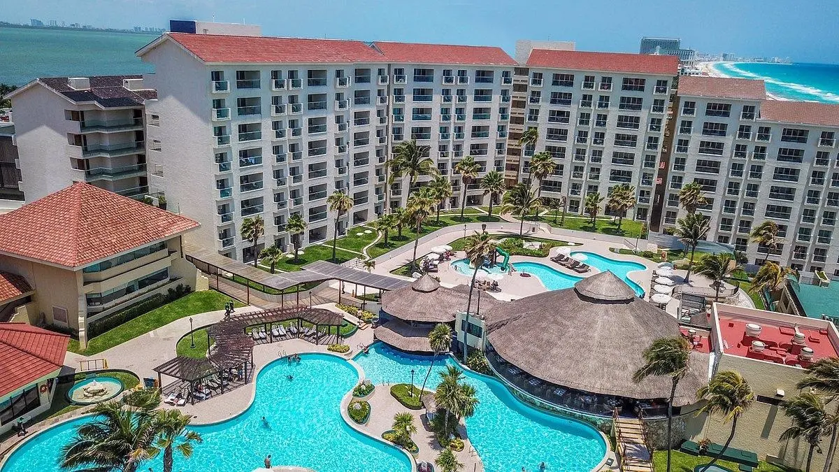 Emporio Cancun — EMPORIO CANCUN