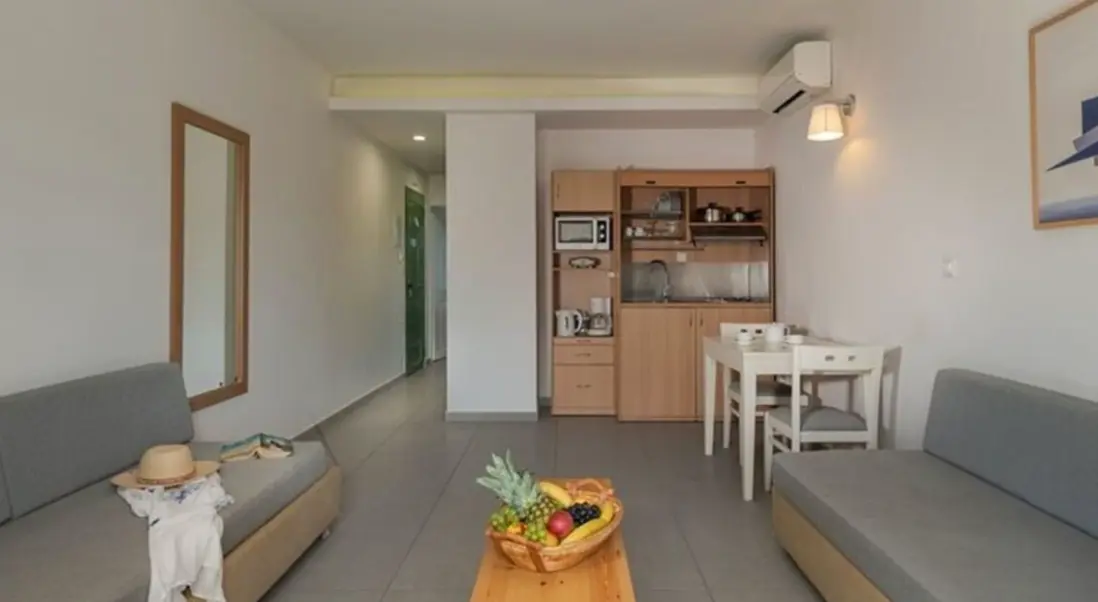 Restauracja i jedzenie w hotelu Erato Beach Hotel - Adults Only