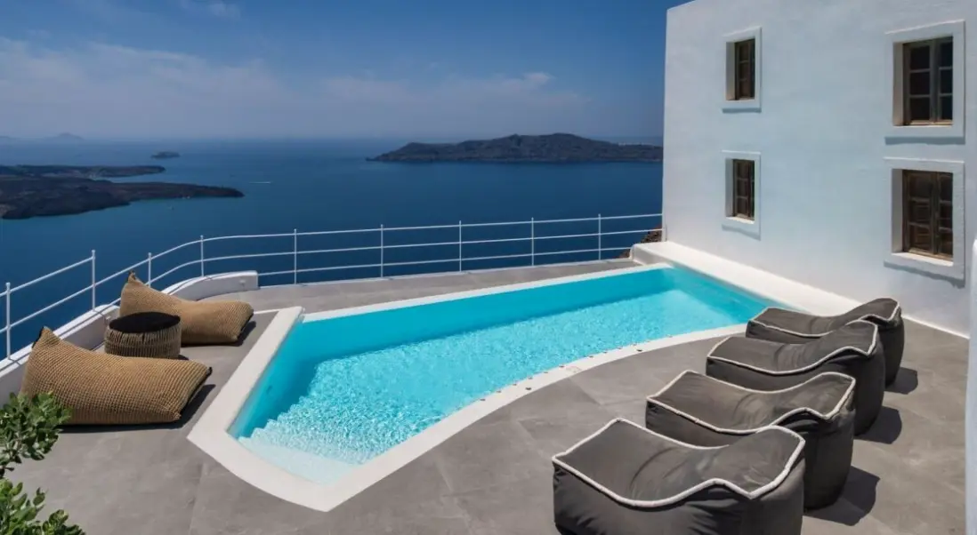 Basen w hotelu Eteoro Suites