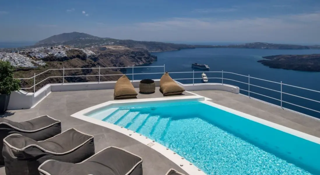 Basen w hotelu Eteoro Suites