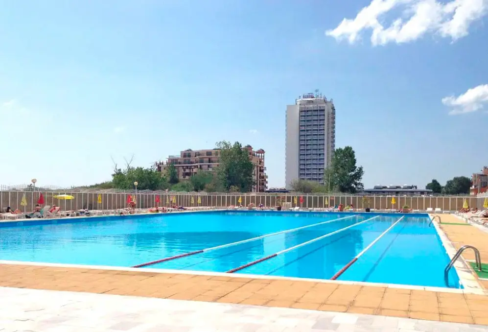 Basen w hotelu Europe Hotel & Casino