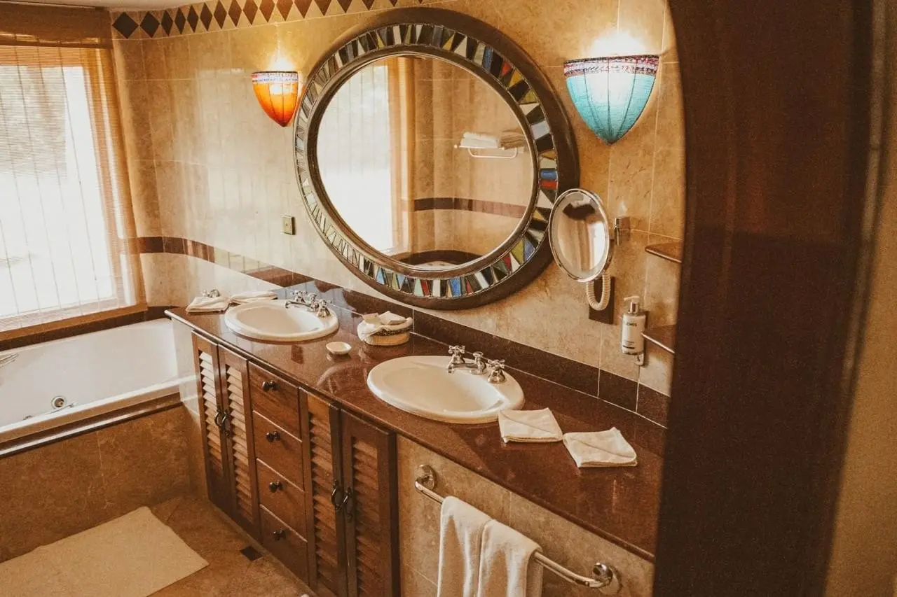 EXIMdiscovery - Czerwona Ziemia i Mgły Kilimandżaro — gallery