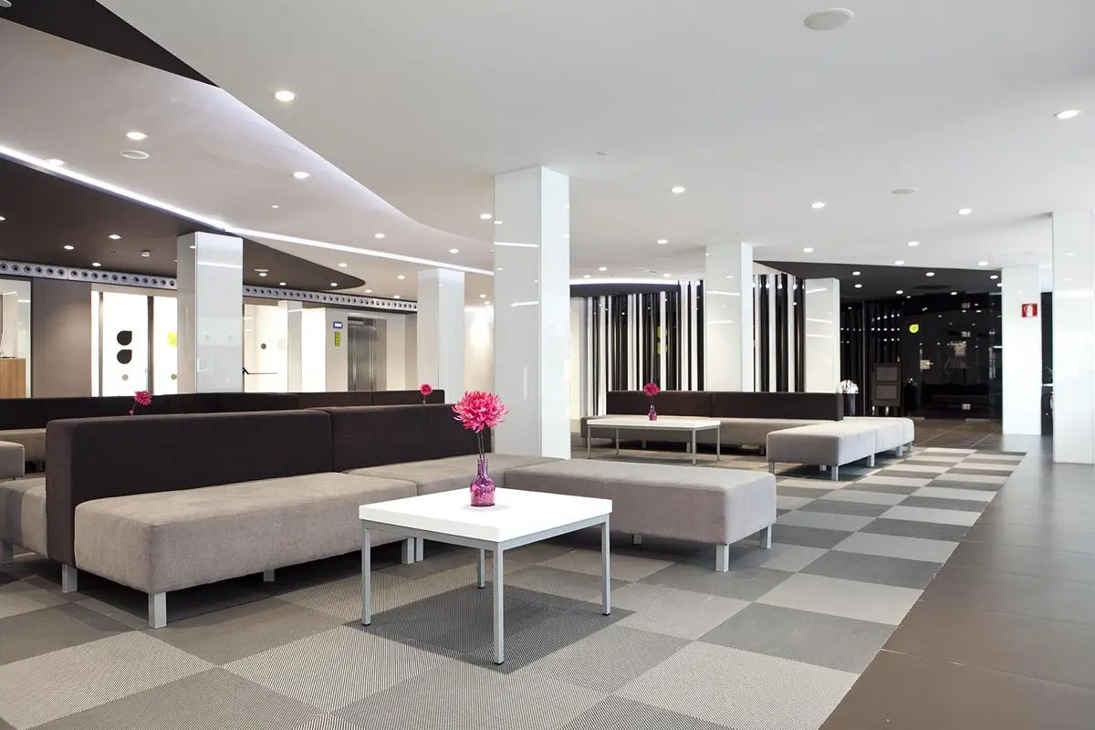 Flash Hotel — FLASH