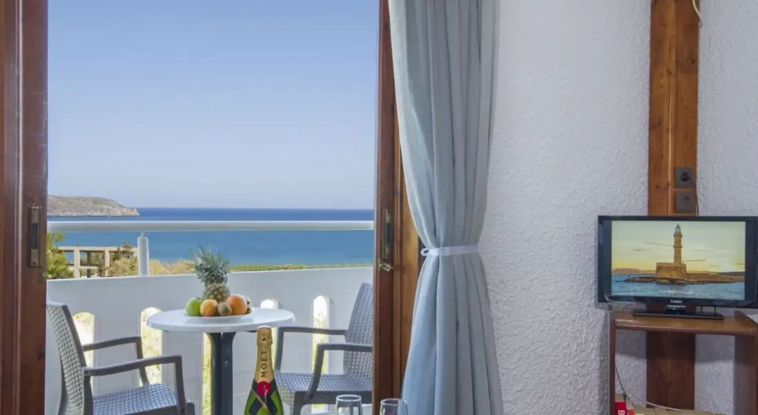 Plaża przy hotelu Folia Studios Apartemtns