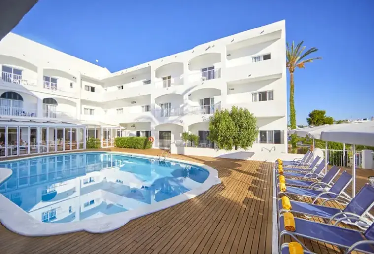 Basen w hotelu Gavimar Ariel Chico Club & Resort