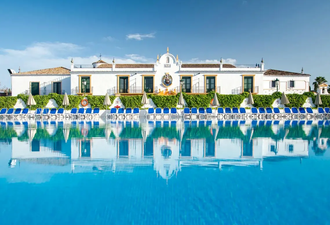 Basen w hotelu Globales Pueblo Andaluz