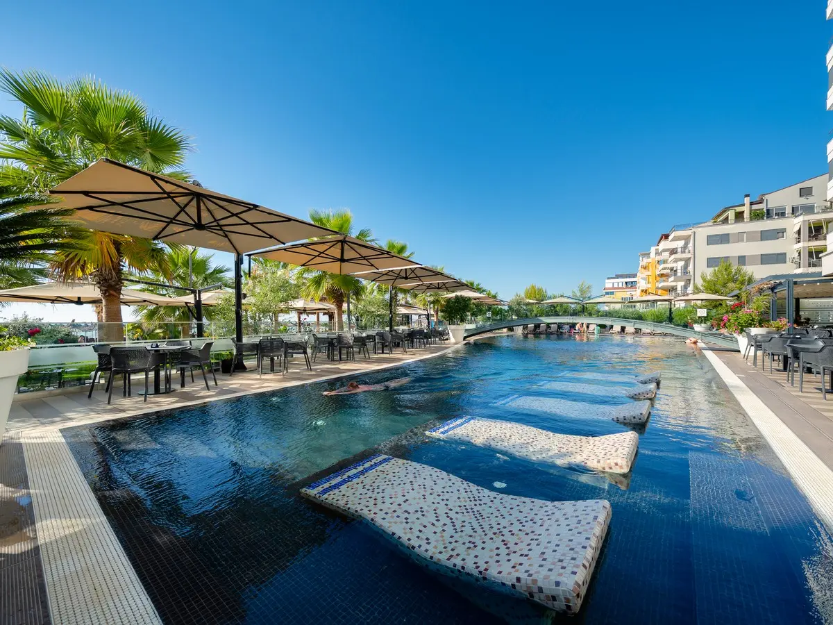 Gloria Palace — GLORIA PALACE