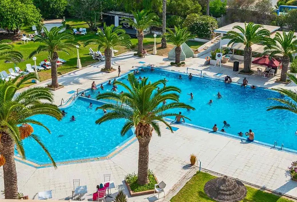Basen w hotelu Golf Residence