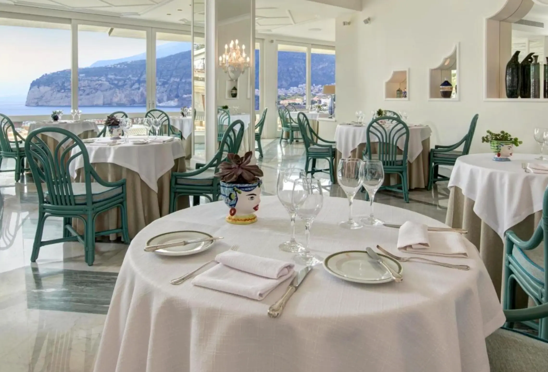 Restauracja i jedzenie w hotelu Grand Hotel Capodimonte