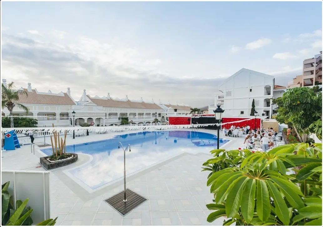 Hollywood Mirage — HOLLYWOOD MIRAGE