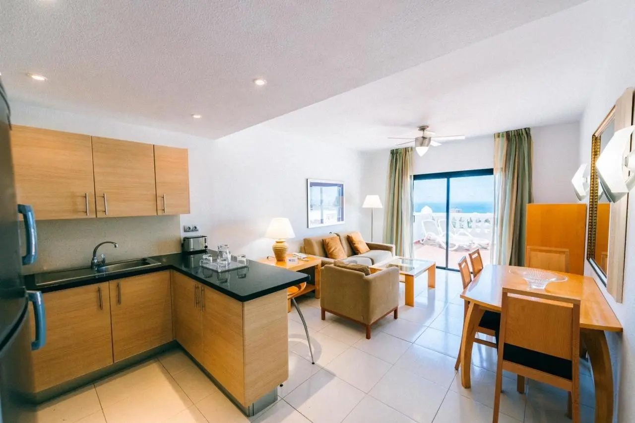 Hollywood Mirage — HOLLYWOOD MIRAGE