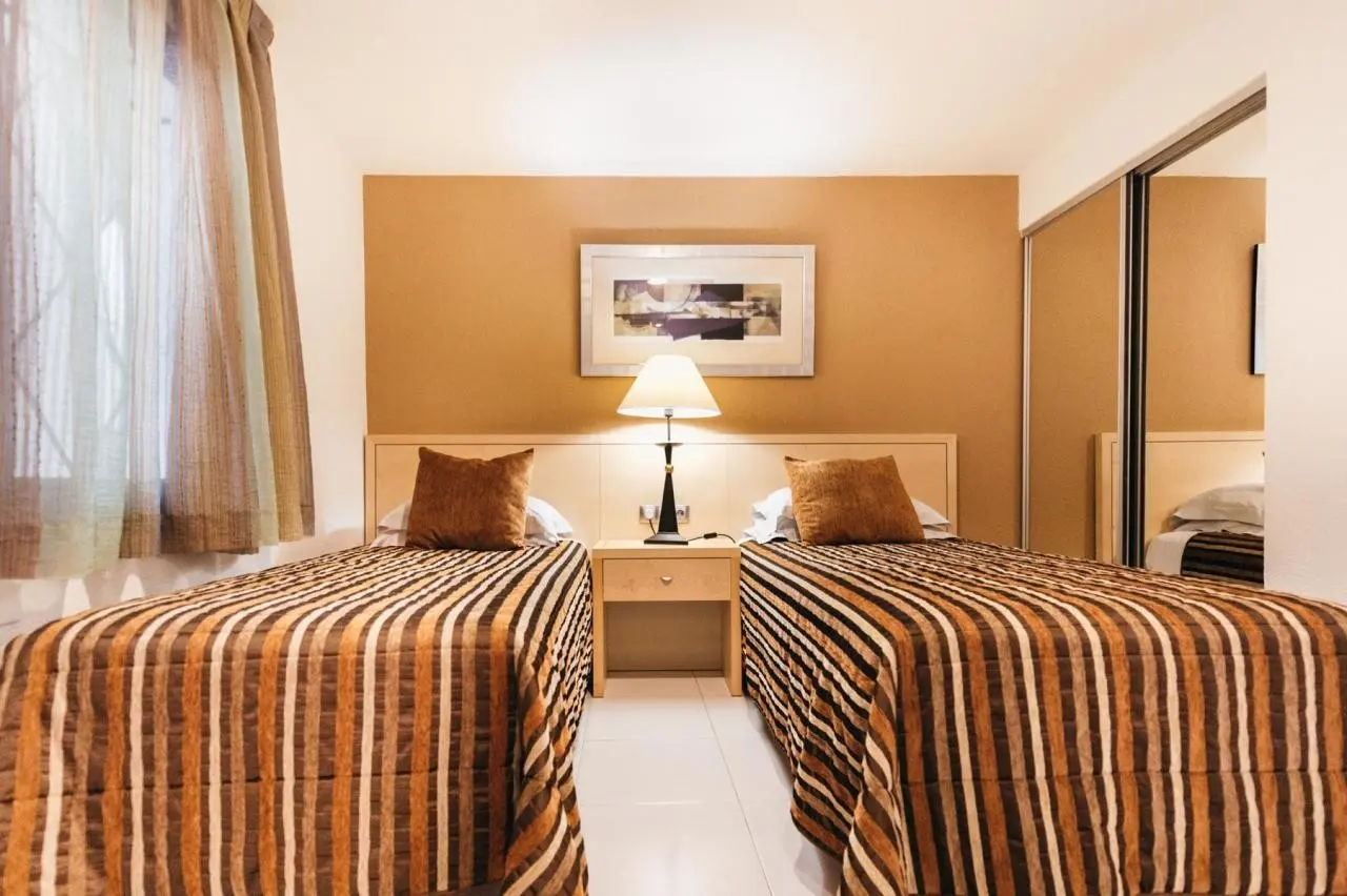 Hollywood Mirage — HOLLYWOOD MIRAGE