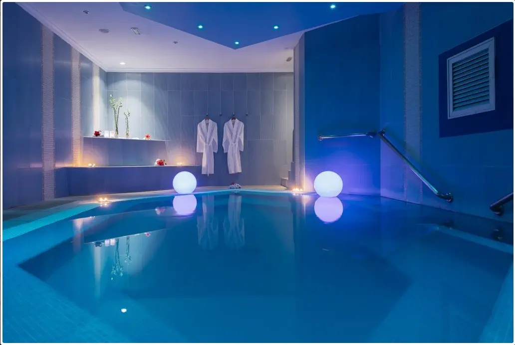 Hollywood Mirage — HOLLYWOOD MIRAGE