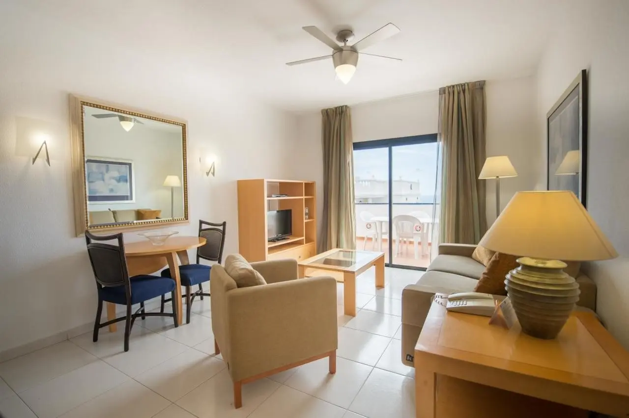 Hollywood Mirage — HOLLYWOOD MIRAGE