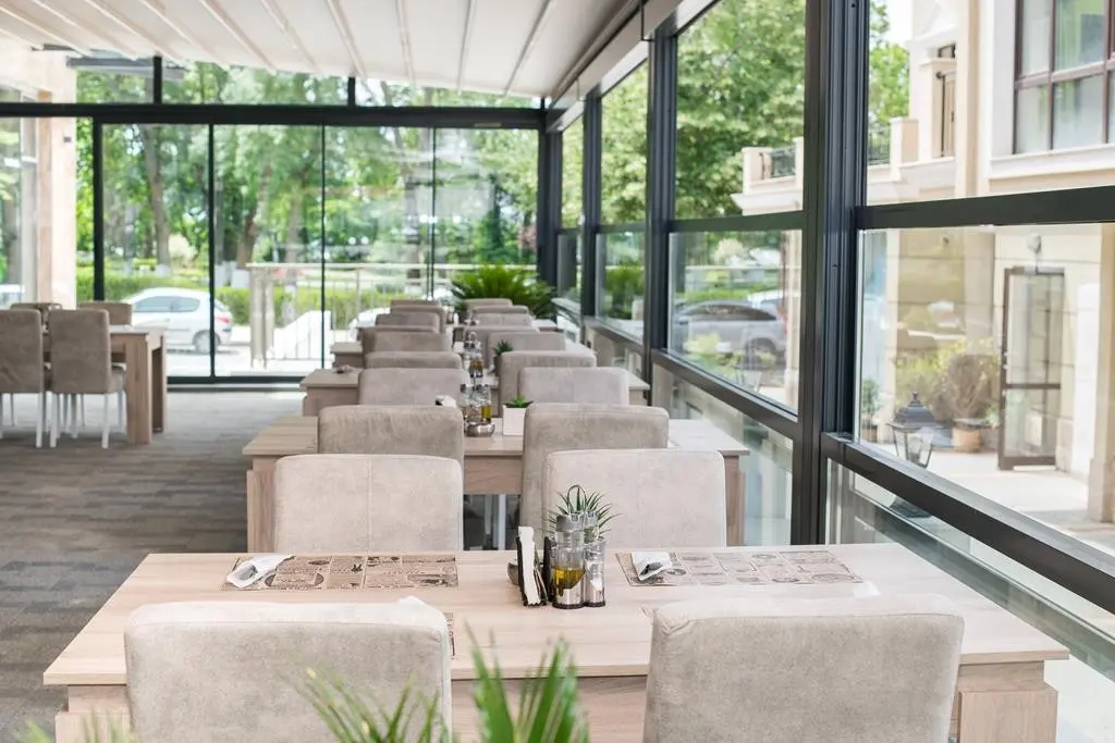 Hotel Cinema — CINEMA