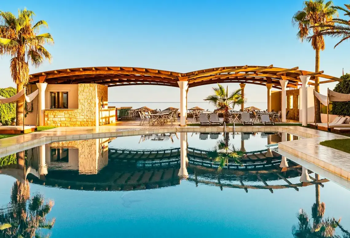Basen w hotelu Hotel Eva Bay