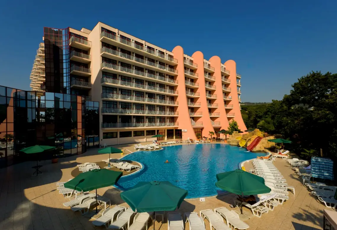 Basen w hotelu Hotel Helios Spa Resort