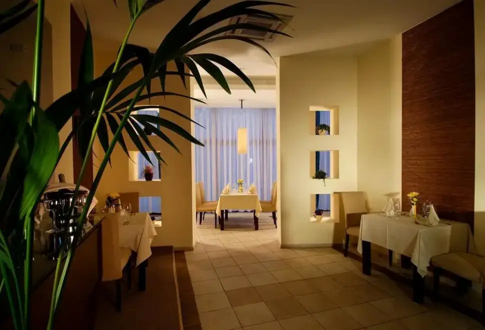 Restauracja i jedzenie w hotelu Hotel Helios Spa Resort