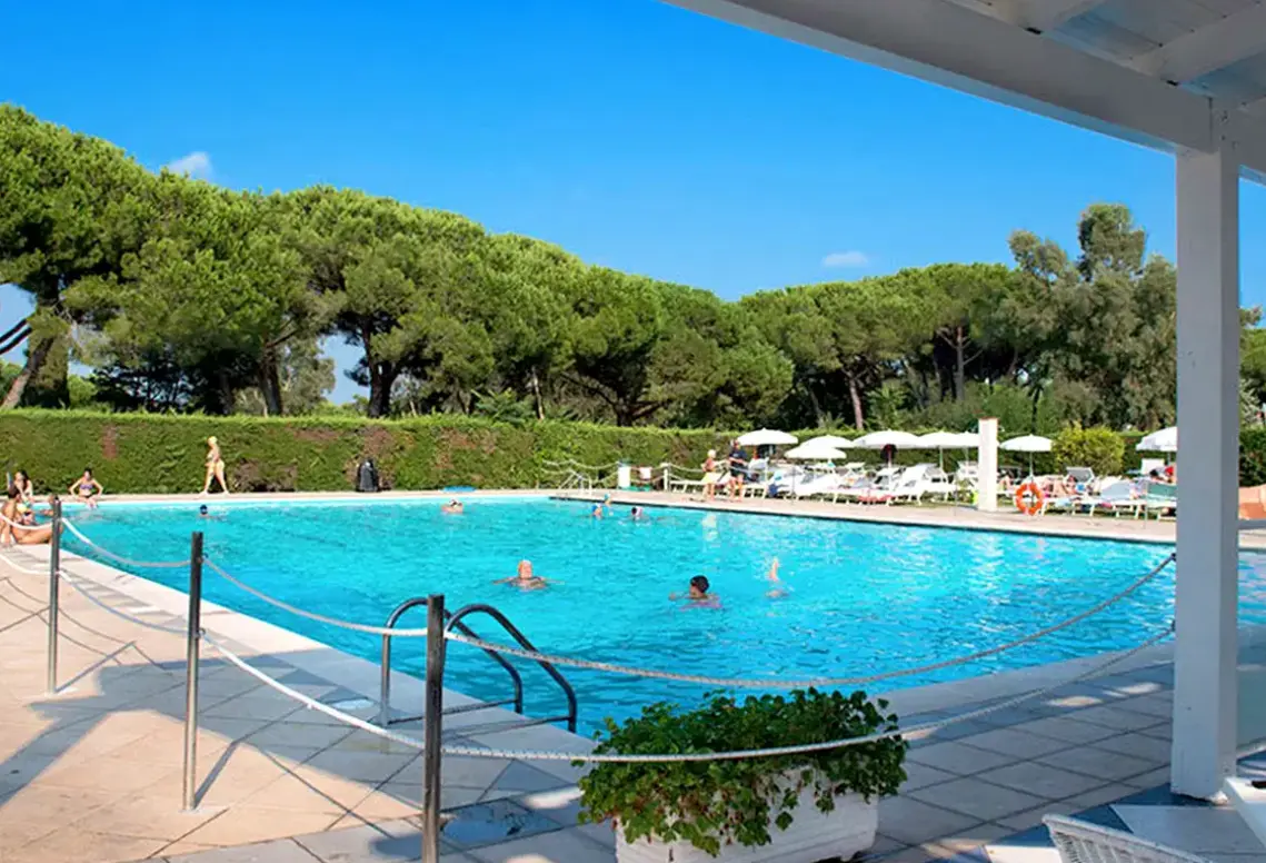 Basen w hotelu Hotel Italy Village
