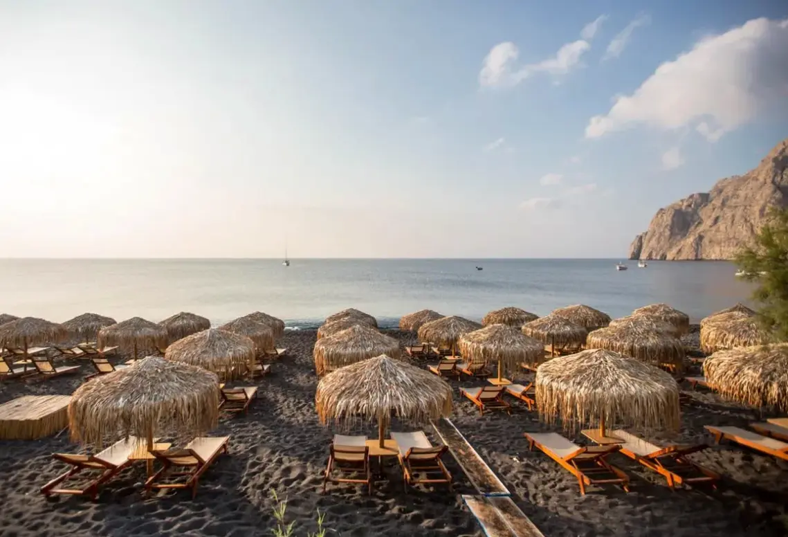 Plaża przy hotelu Hotel Kamari Beach
