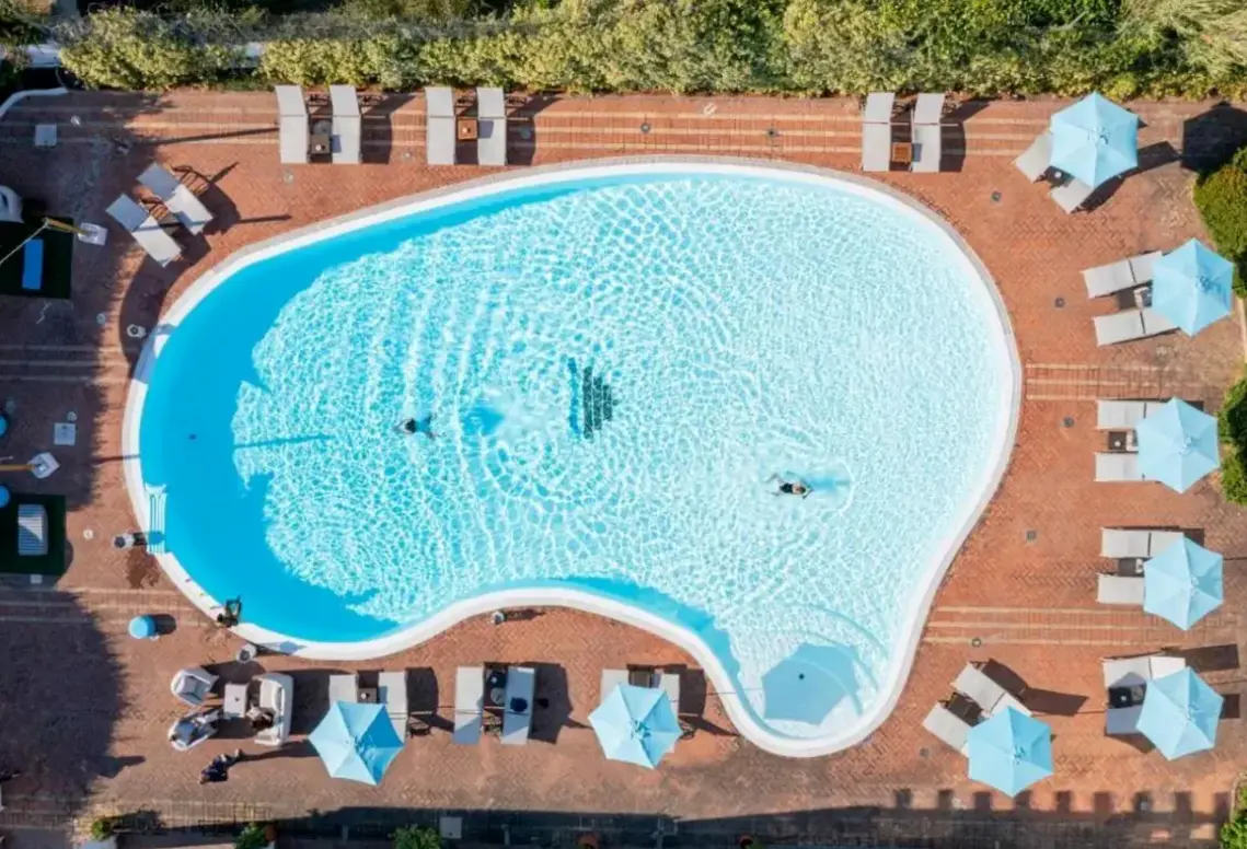 Basen w hotelu Hotel La Funtana