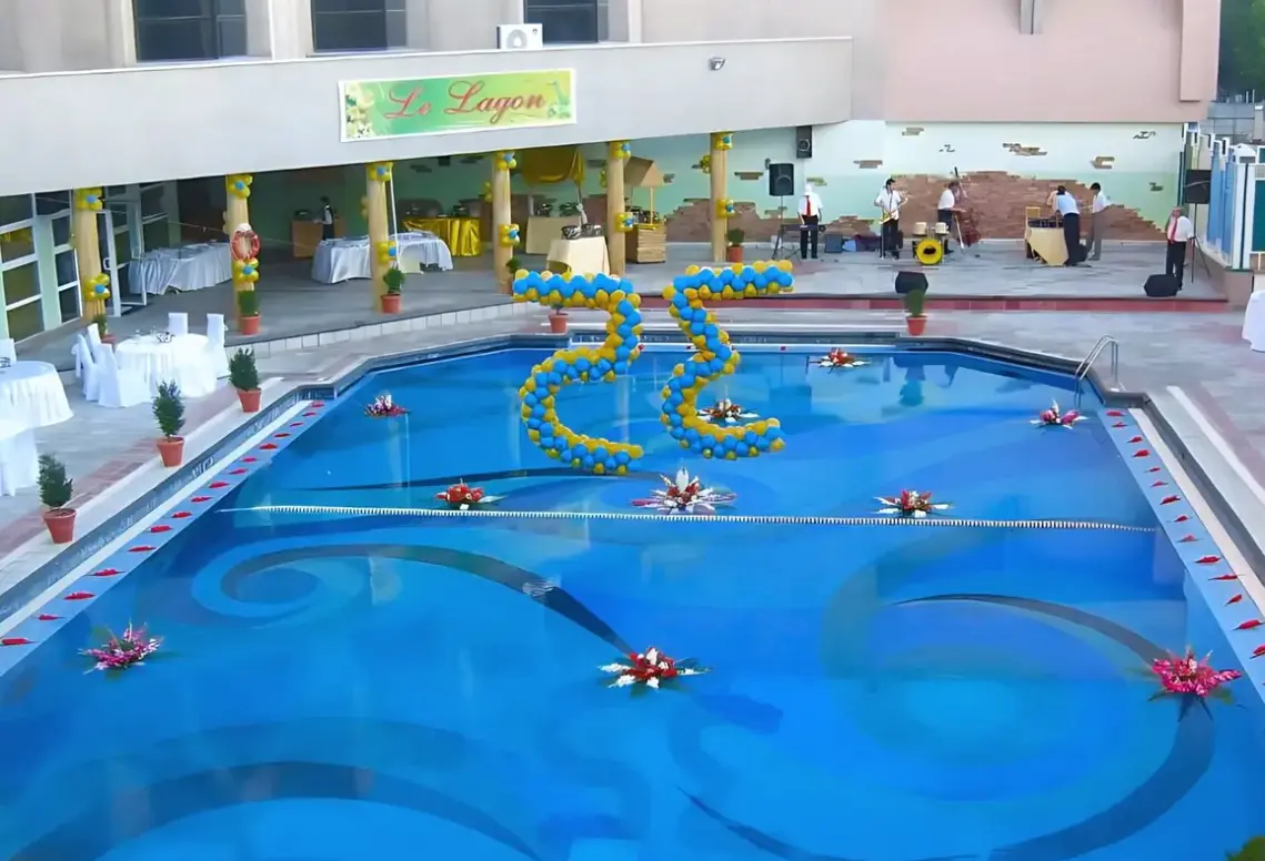 Restauracja i jedzenie w hotelu Hotel Le Grande Plaza