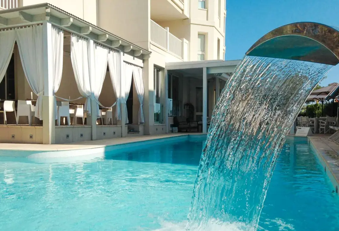 Basen w hotelu Hotel Le Rose Suite