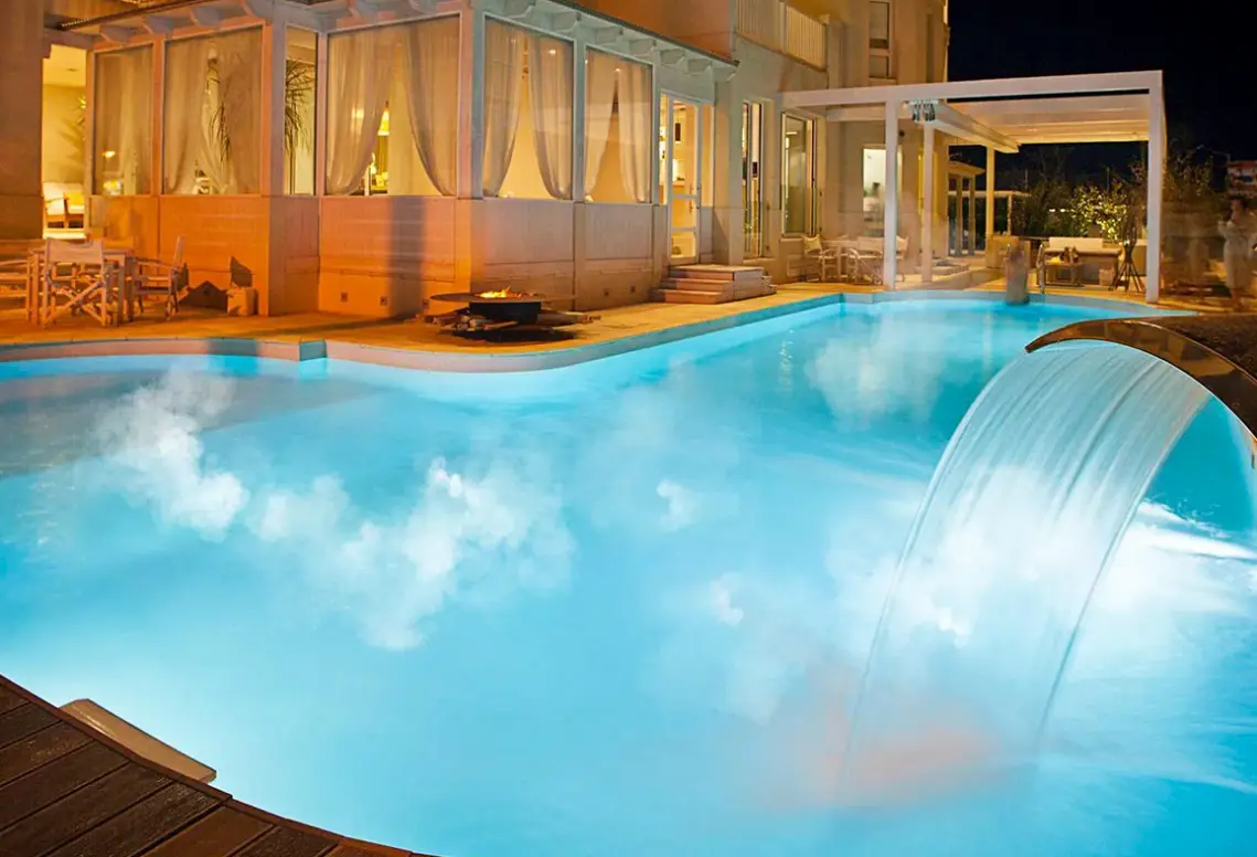 Basen w hotelu Hotel Le Rose Suite