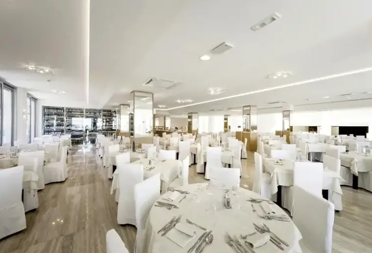 Restauracja i jedzenie w hotelu Hotel Le Soleil